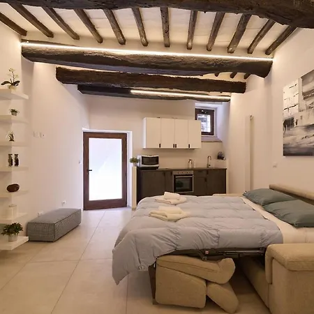 Elce - Historic Beams & Modern Design Apartment *