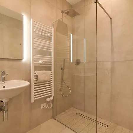 Elce - Historic Beams & Modern Design Apartment