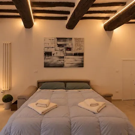 Apartment Elce - Historic Beams & Modern Design