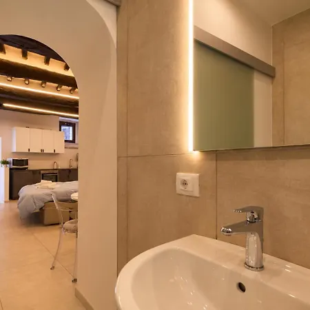 Apartment Elce - Historic Beams & Modern Design