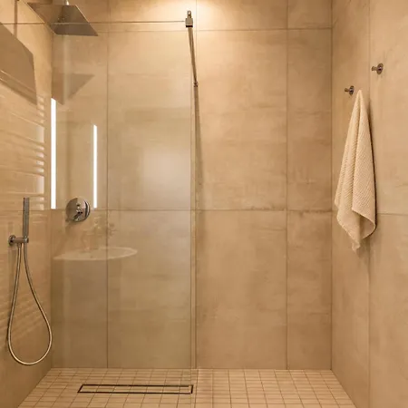 Elce - Historic Beams & Modern Design Apartment